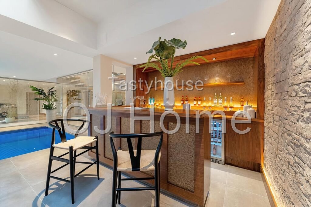 Luxurious 6-Bedroom Villa with Indoor & Outdoor Swimming Pools