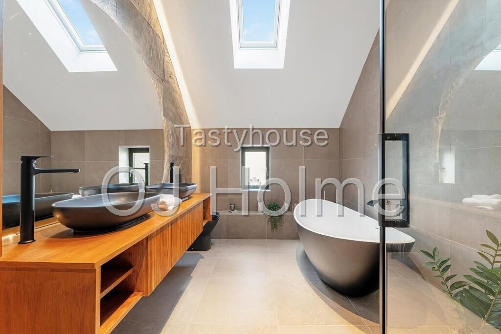 Luxurious 6-Bedroom Villa with Indoor & Outdoor Swimming Pools