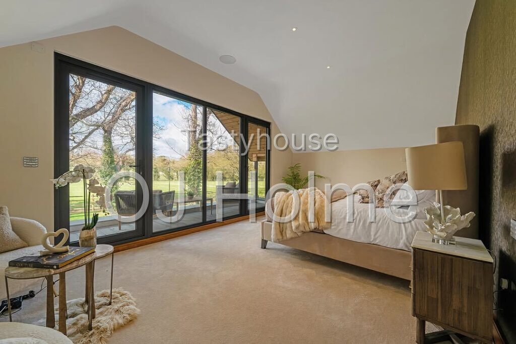 Luxurious 6-Bedroom Villa with Indoor & Outdoor Swimming Pools