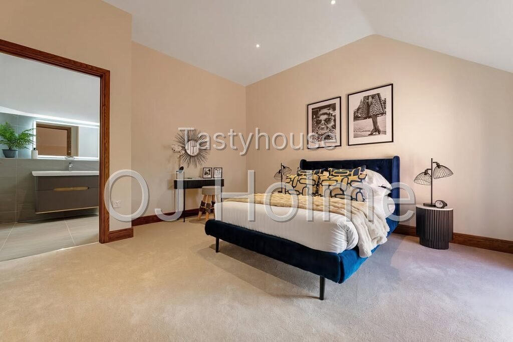 Luxurious 6-Bedroom Villa with Indoor & Outdoor Swimming Pools