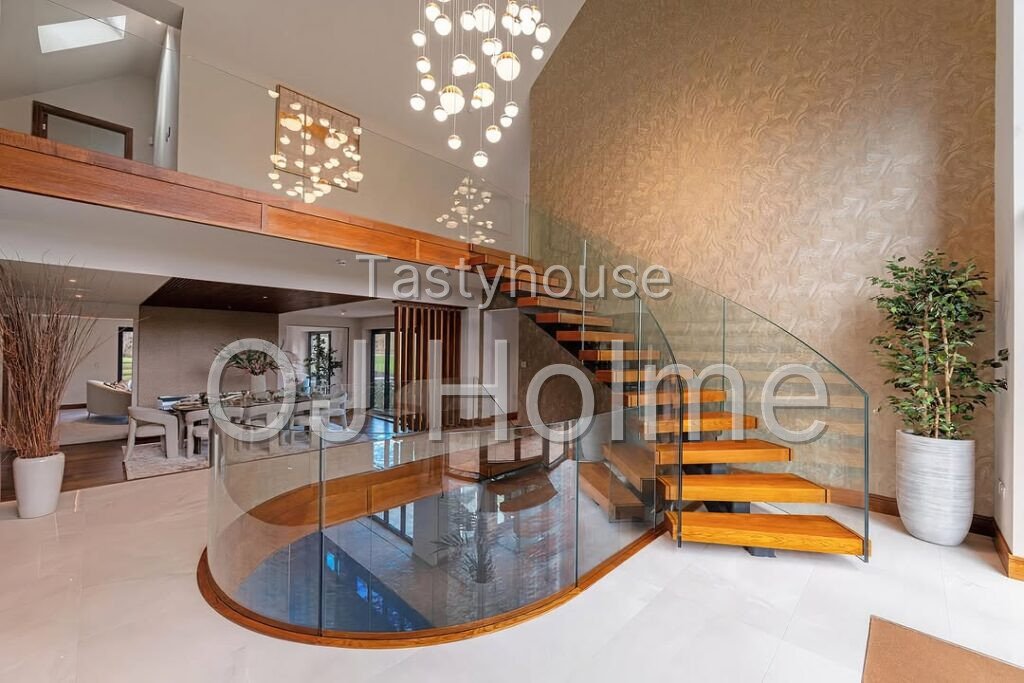 Luxurious 6-Bedroom Villa with Indoor & Outdoor Swimming Pools