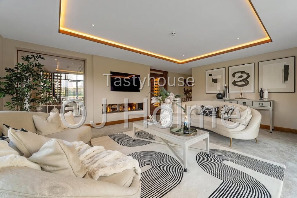 Luxurious 6-Bedroom Villa with Indoor & Outdoor Swimming Pools