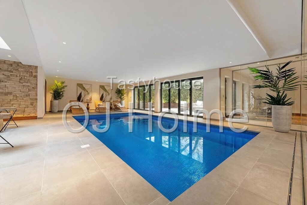 Luxurious 6-Bedroom Villa with Indoor & Outdoor Swimming Pools