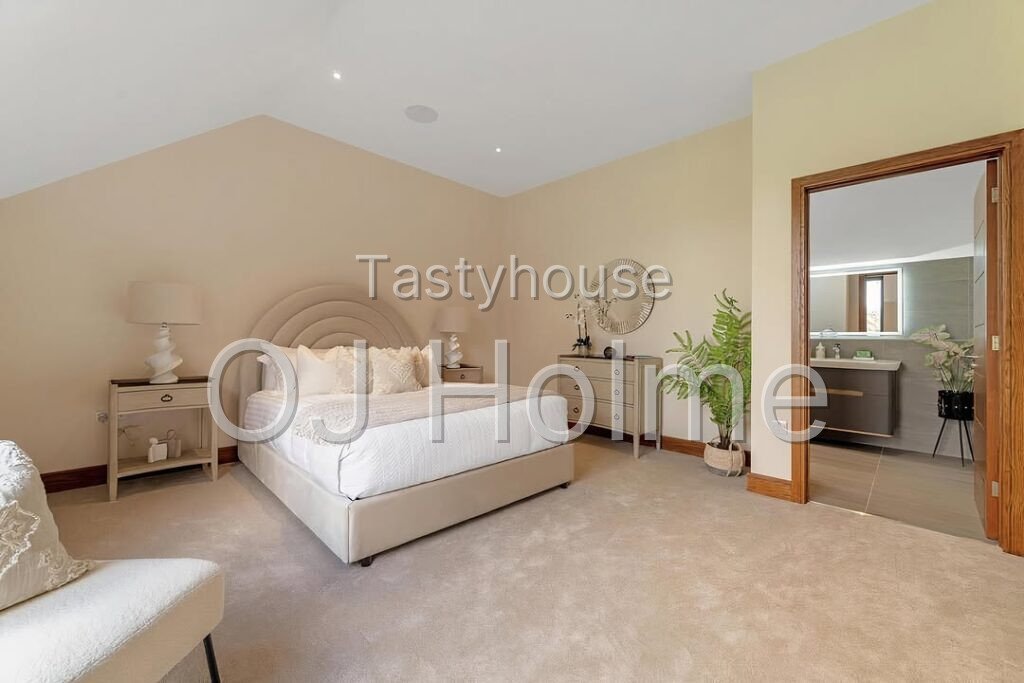 Luxurious 6-Bedroom Villa with Indoor & Outdoor Swimming Pools