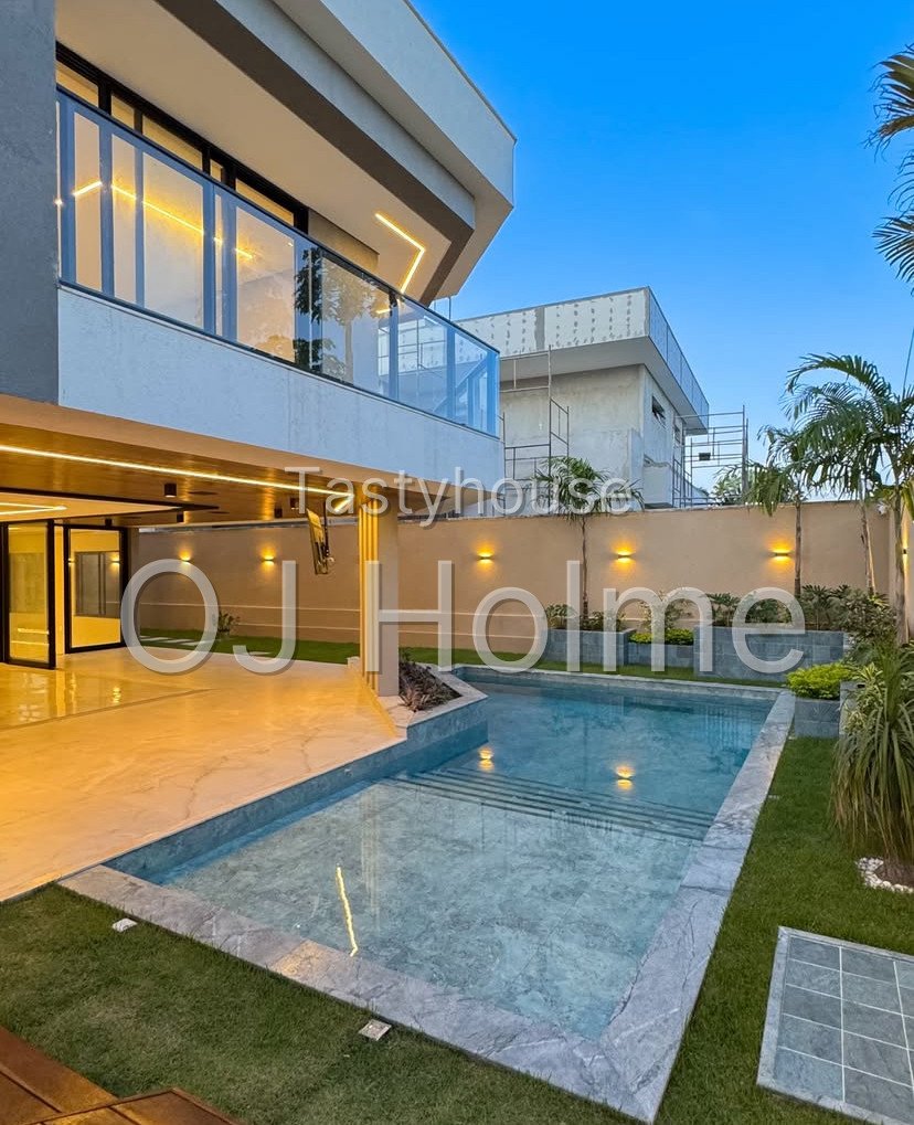 Luxurious 6-Bedroom Villa with Indoor & Outdoor Swimming Pools