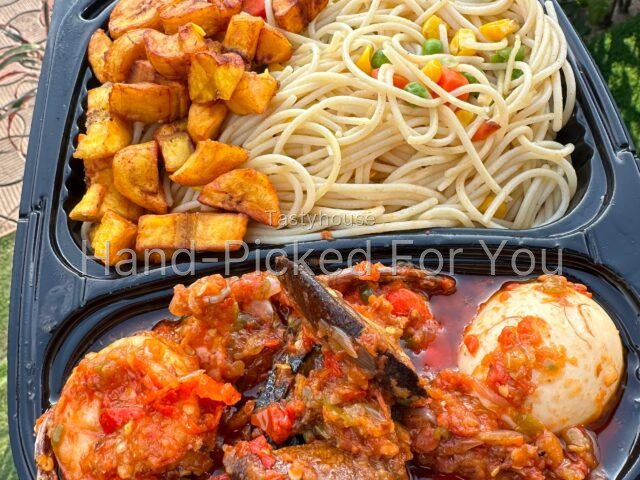 White spaghetti x pepper sauce