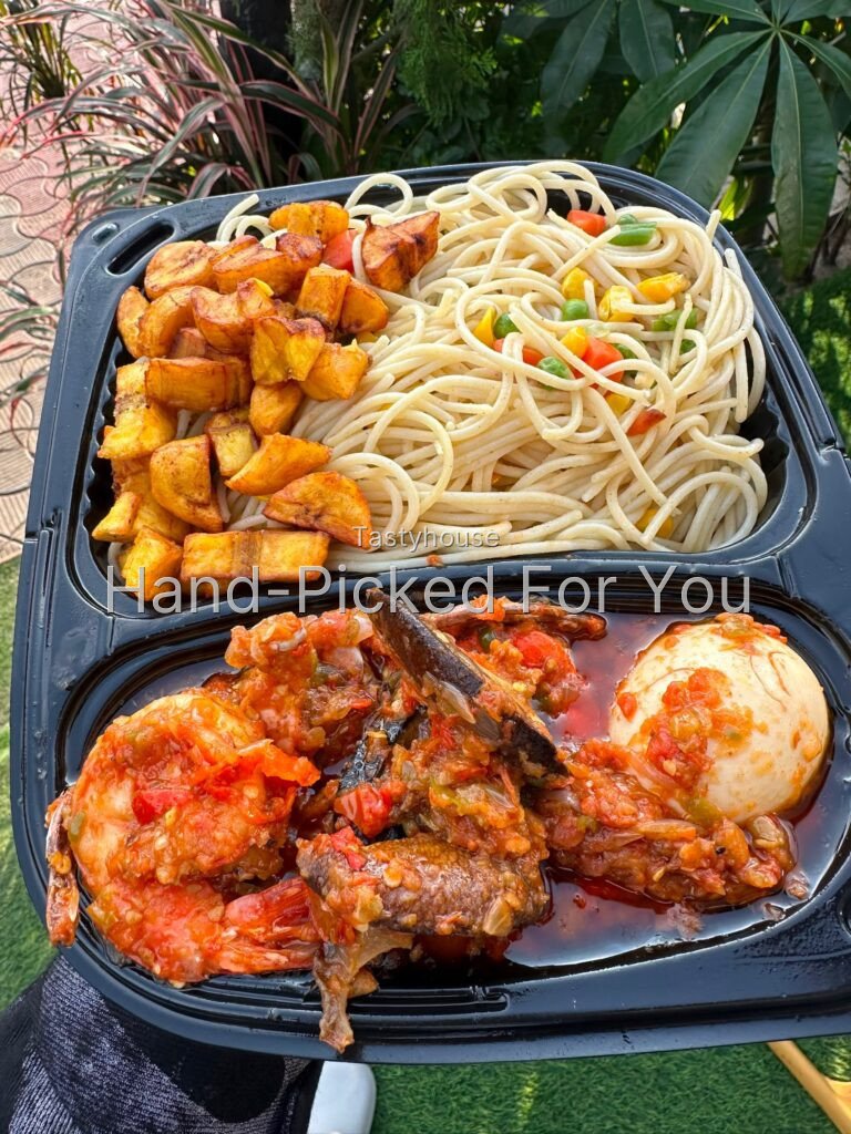 White spaghetti x pepper sauce