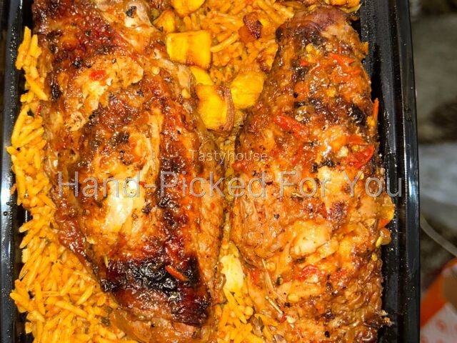 Maxi meaty jollof x 2 piece of turkey & plantain