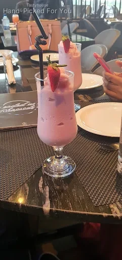 Crushed Ice Strawberry Smoothie